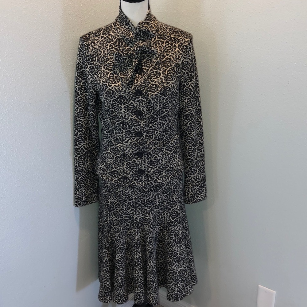 Diane Von Frustenberg 2 piece skirt/blouse…